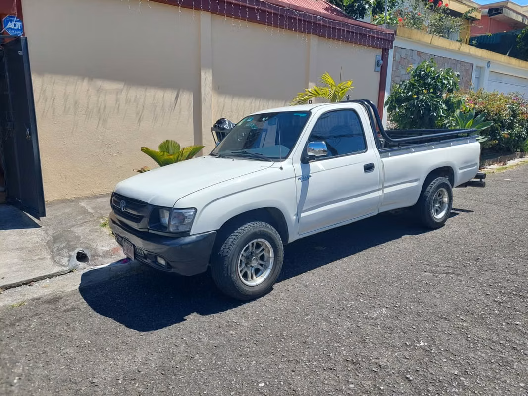 2003 Toyota Hilux
